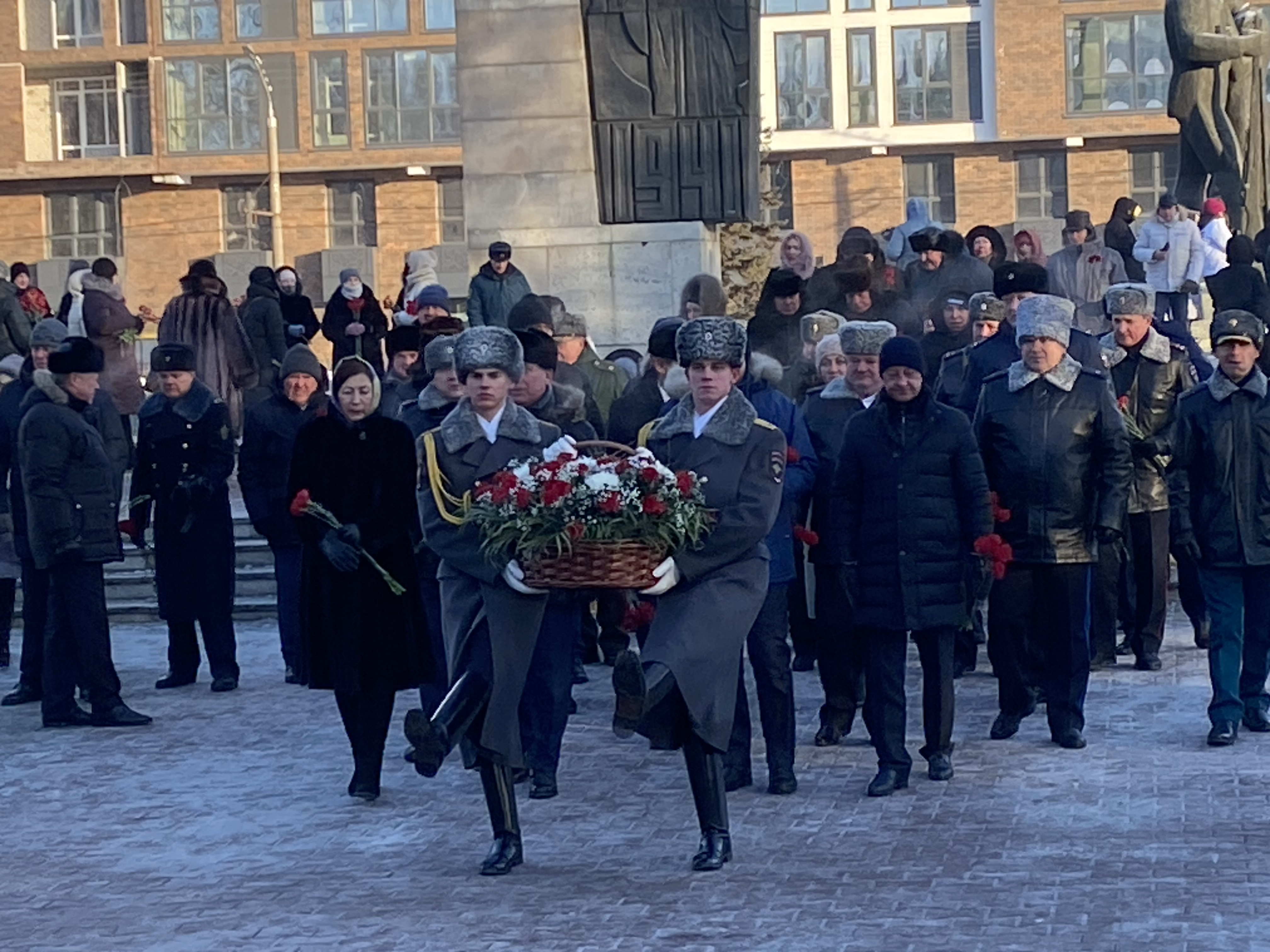 На Мемориале Славы в столице Алтайского края состоялась церемония зажжения Вечного  огня | 09.12.2023 | Барнаул - БезФормата