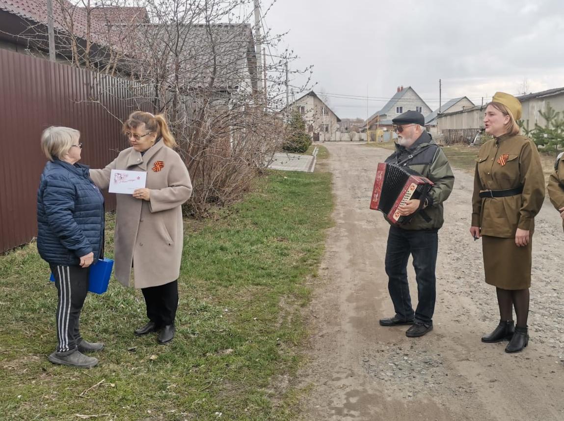 В Барнауле депутаты поздравляют ветеранов Великой Отечественной войны и  тружеников тыла с Днем Победы | 04.05.2023 | Барнаул - БезФормата