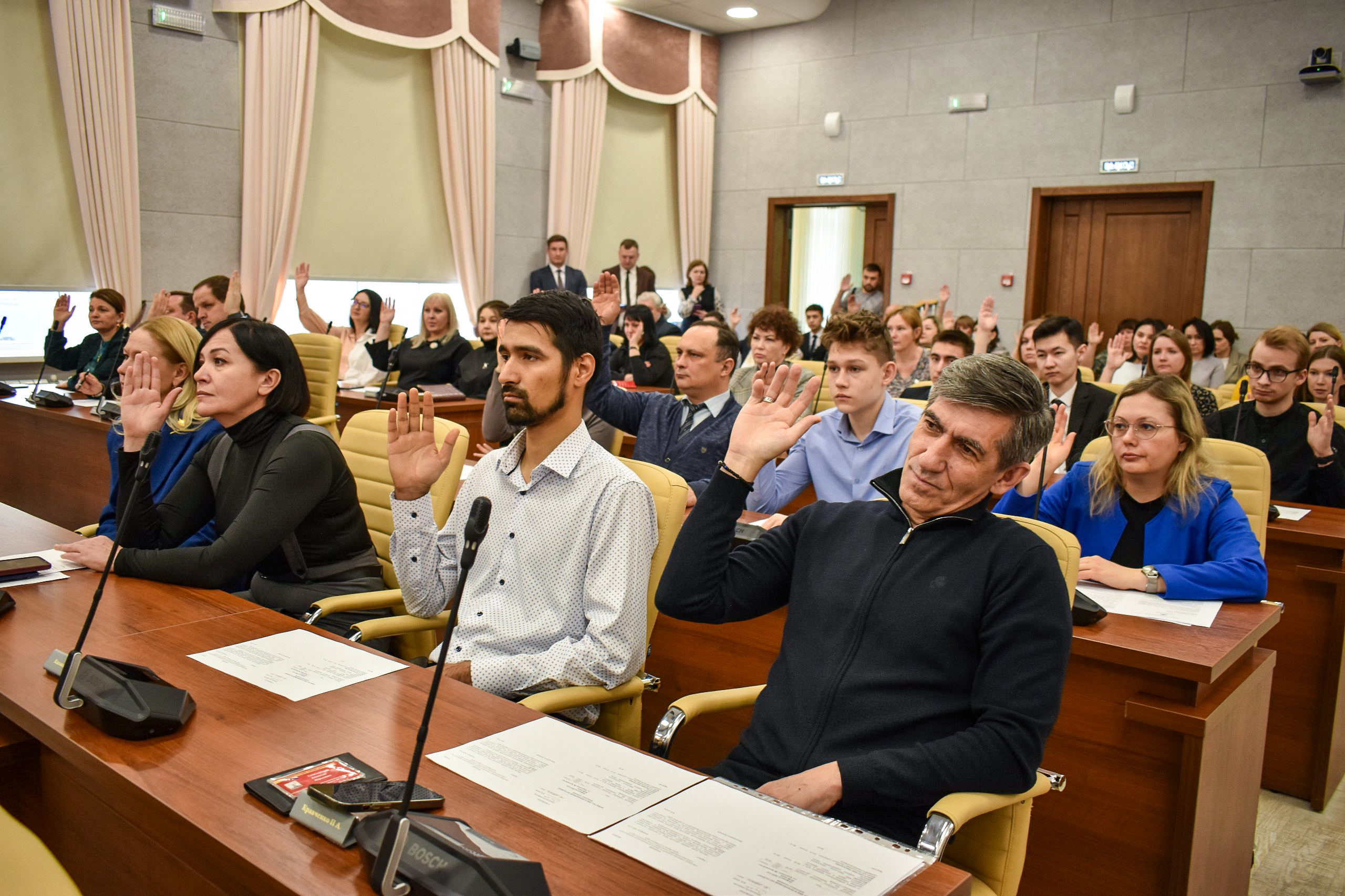 В Барнауле прошли публичные слушания по проекту внесения изменений и  дополнений в Устав города | 28.02.2024 | Барнаул - БезФормата