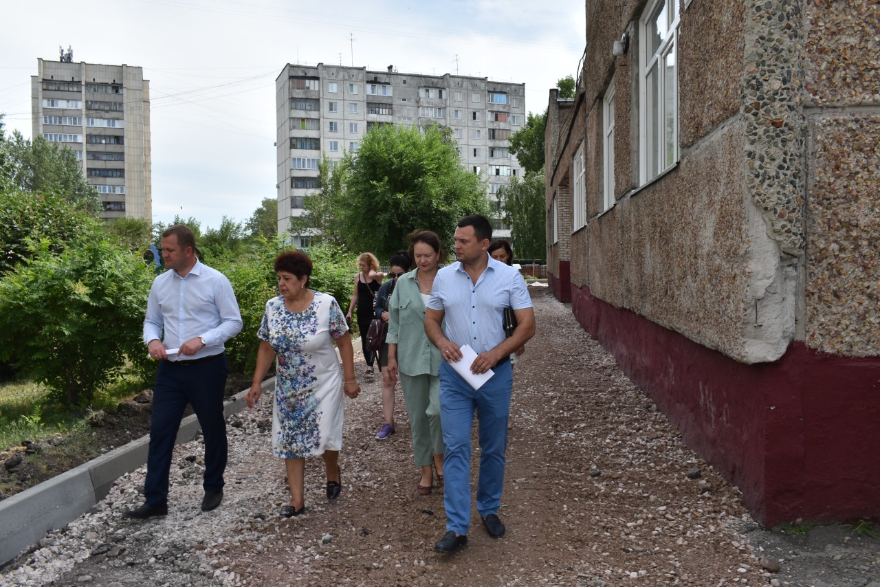 В детском саду №177 Барнаула благоустраивают прилегающую территорию |  14.06.2022 | Барнаул - БезФормата