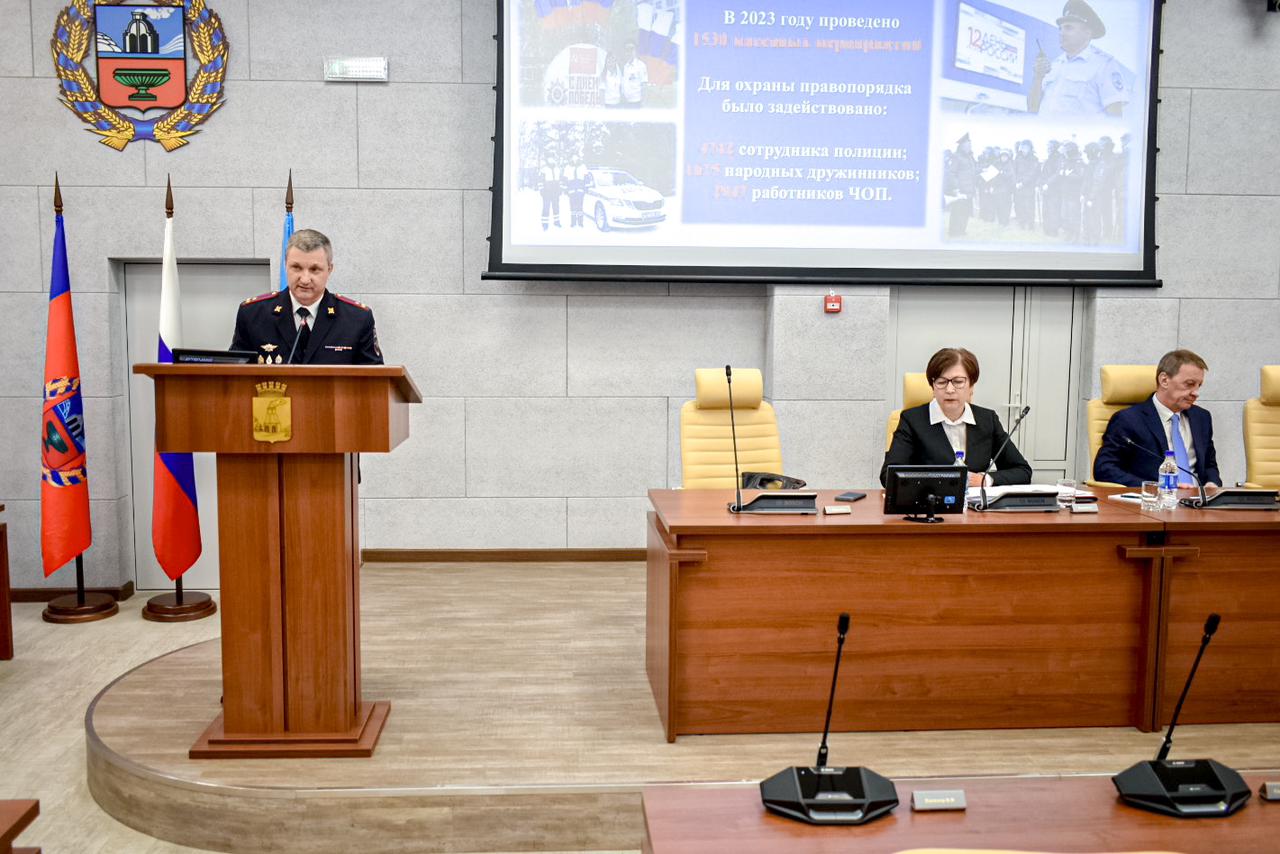 Депутаты поддержали отчет Управления МВД РФ по городу Барнаулу | 16.02.2024  | Барнаул - БезФормата