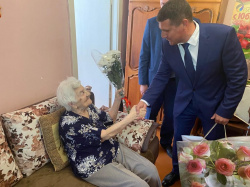 Жительнице Барнаула, ветерану Великой Отечественной войны Эсфирь Рувимовне Гринштейн исполнилось 100 лет