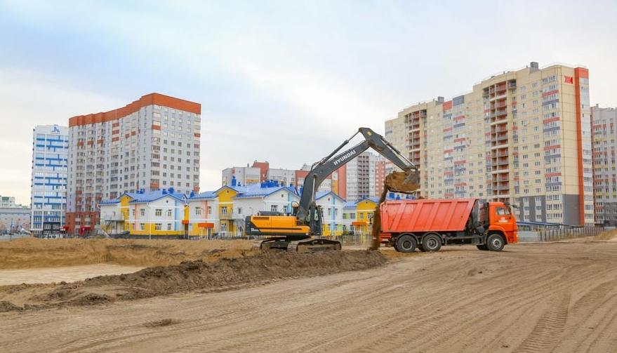 Глава города Вячеслав Франк и председатель БГД Галина Буевич посетили строительство школы в квартале 2033