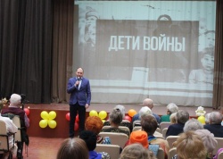Депутаты городской Думы поздравили «детей войны» с наступающими праздниками 