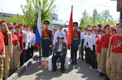 Участникам Великой Отечественной войны продолжают вручать памятную медаль «Почетный гражданин города»