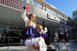 Галина Буевич приняла участие в открытии школы №102 после капитального ремонта
