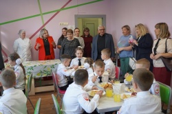 В рамках общественного контроля Светлана Бочкова оценила питание в школе №53