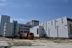 Власти края и города проинспектировали обновление школ в самом густонаселенном районе Барнаула