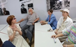 В Алтайском институте культуры открыли именную аудиторию Валерия Золотухина