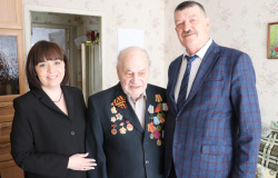 Марина Понкрашева поздравила ветерана Великой Отечественной войны Петра Медведенко с 96-летием