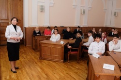 Спикер городской Думы провела парламентский урок для барнаульских старшеклассников