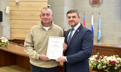 В администрации Барнаула наградили работников дорожного хозяйства и транспорта