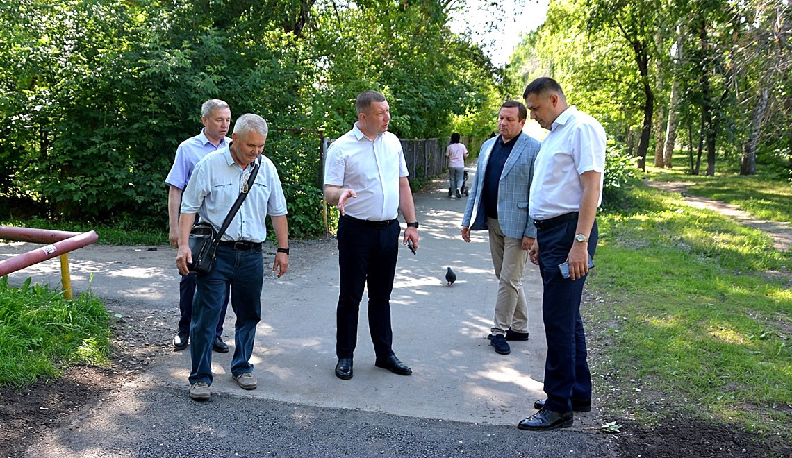 Роман Ильин принял участие в проверке благоустройства перекопов в Ленинском районе