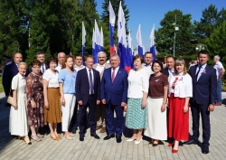 В День России в Барнауле торжественно подняли государственный флаг