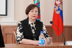 Депутаты поздравляют Галину Буевич с юбилеем