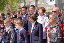 Галина Буевич приняла участие в возложении цветов на аллее памяти воинов-десантников