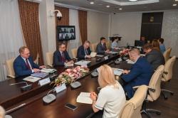 Проверку системы оповещения и реализацию бюджетных инициатив обсудили на оперативном аппаратном совещании