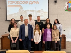 Навстречу жителям: встречи с молодыми избирателями, отчетные конференции и юбилей музея