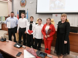 Депутаты наградили победителей эстафеты «Согрей теплом родительского сердца»