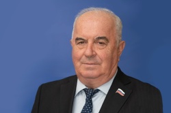 Депутаты поздравляют Валерия Касплера с юбилеем