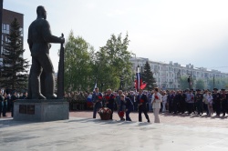 В Барнауле на Мемориале Славы возложили цветы
