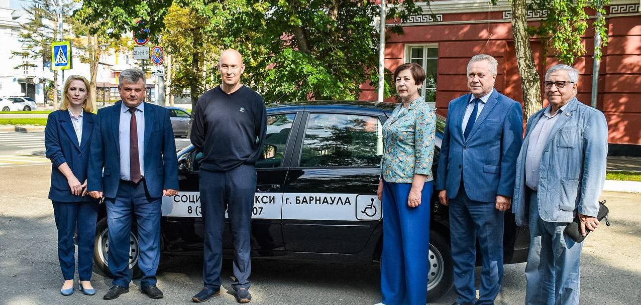 Служба социального такси Барнаула пополнилась новым автомобилем
