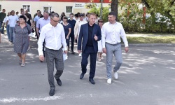В поселке Южный продолжается благоустройство аллеи имени А.И. Чепурко 