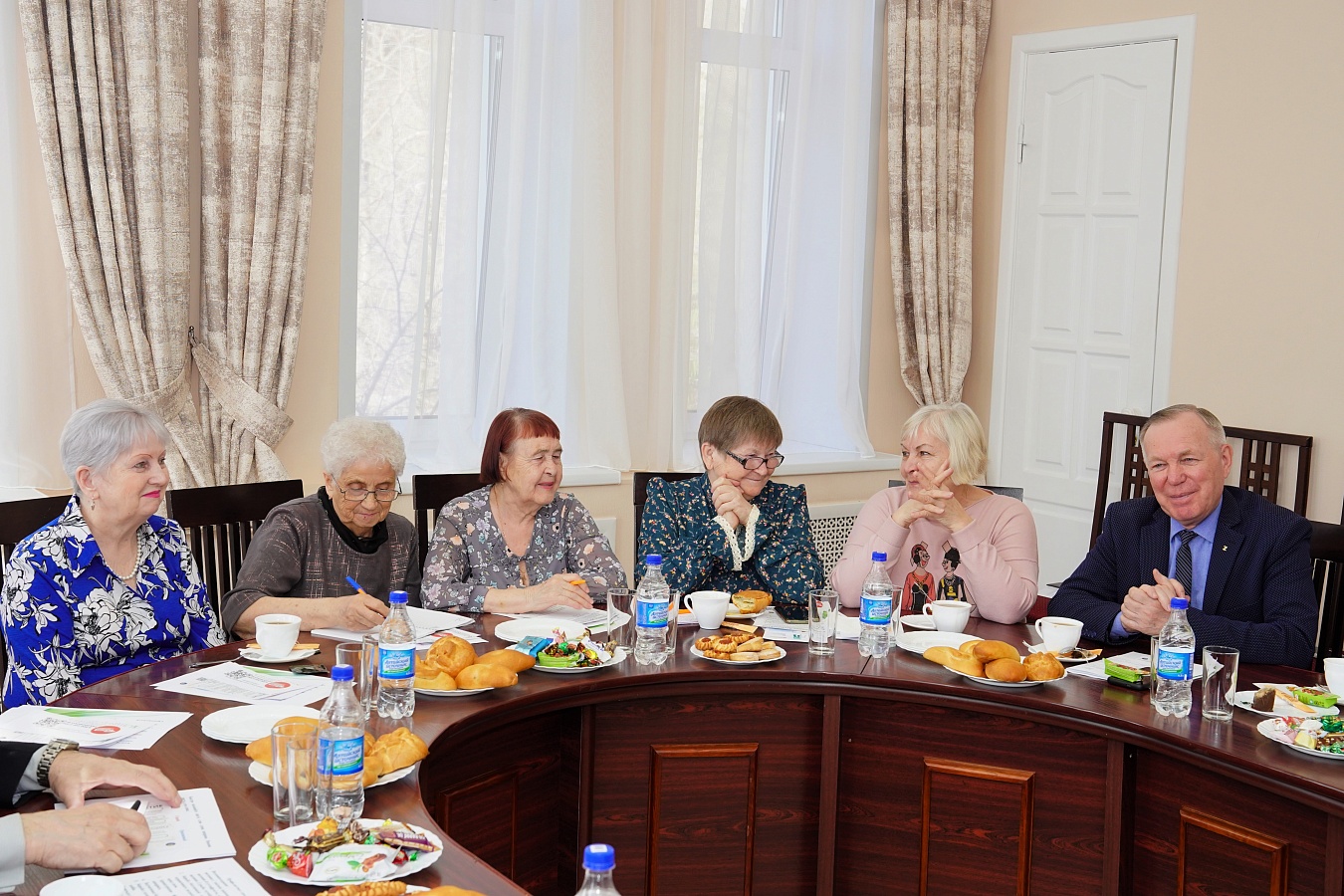 Депутаты гордумы провели встречу с активными пенсионерами Барнаула