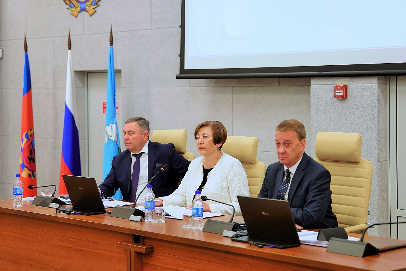 Десять депутатов городской Думы перешли в краевой парламент
