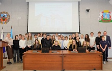 Как работает городская власть: ученики гимназии №42 познакомились с деятельностью Барнаульской Думы 