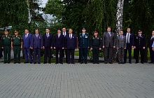 В Барнауле состоялась торжественная церемония поднятия Государственного флага России