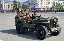  Торжественное шествие войск Барнаульского гарнизона проходит в Барнауле