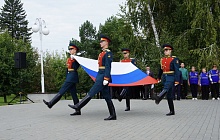 В Барнауле состоялась торжественная церемония поднятия Государственного флага России