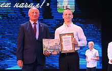 Более 200 талантливых барнаульцев получили именные выплаты главы города