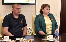 Вячеслав Франк и Галина Буевич встретились с родителями военнослужащих Президентского полка