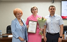Вячеслав Перерядов вручил награды сотрудникам краевого Отделения Социального фонда России
