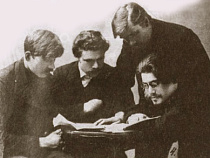 Гласные Думы 1917 года: пимокат А.А. Селезнев (первый слева), металлист М.А. Ярков (второй слева) 