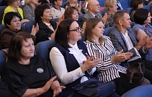 Лучшие педагоги Барнаула получили заслуженные награды в канун Дня учителя
