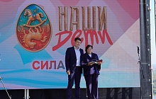 Юные таланты Алтая в центре внимания: депутаты Барнаульской городской Думы поздравили лауреатов премии «Наши. Дети»