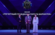 В канун Дня города барнаульцам вручили высокие награды