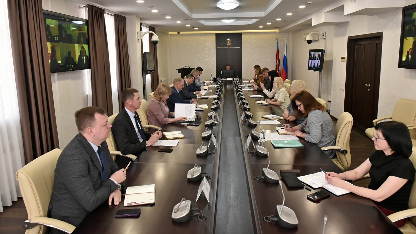 Подготовку ко Дню Победы и ход интернет-голосования за благоустройство территорий обсудили на оперативном совещании 
