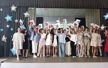 Депутаты Барнаульской городской Думы поздравили одиннадцатиклассников с окончанием школы