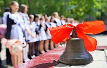 Председатель Барнаульской городской Думы Галина Буевич поздравила выпускников школы №127 с последним звонком