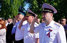 В День России в Барнауле торжественно подняли государственный флаг