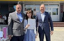 Депутаты городской Думы поздравили барнаульских выпускников с окончанием школы