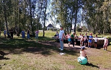 В микрорайоне Октябрьском села Власиха отметили День физкультурника