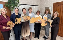 Елена Азарова поздравила педагогов Центрального района с Днем учителя