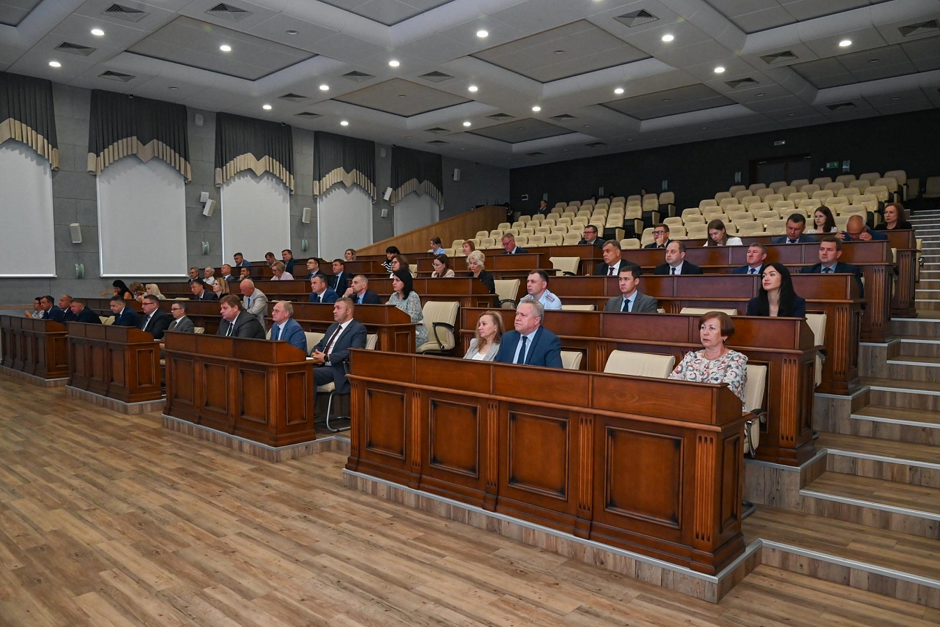 В администрации Барнаула обсудили ход ремонта дорог, безопасность на воде и итоги ЕГЭ