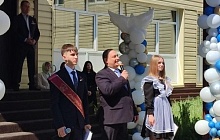 Депутаты городской Думы поздравили барнаульских выпускников с окончанием школы