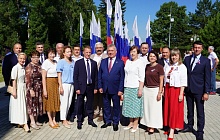 В День России в Барнауле торжественно подняли государственный флаг